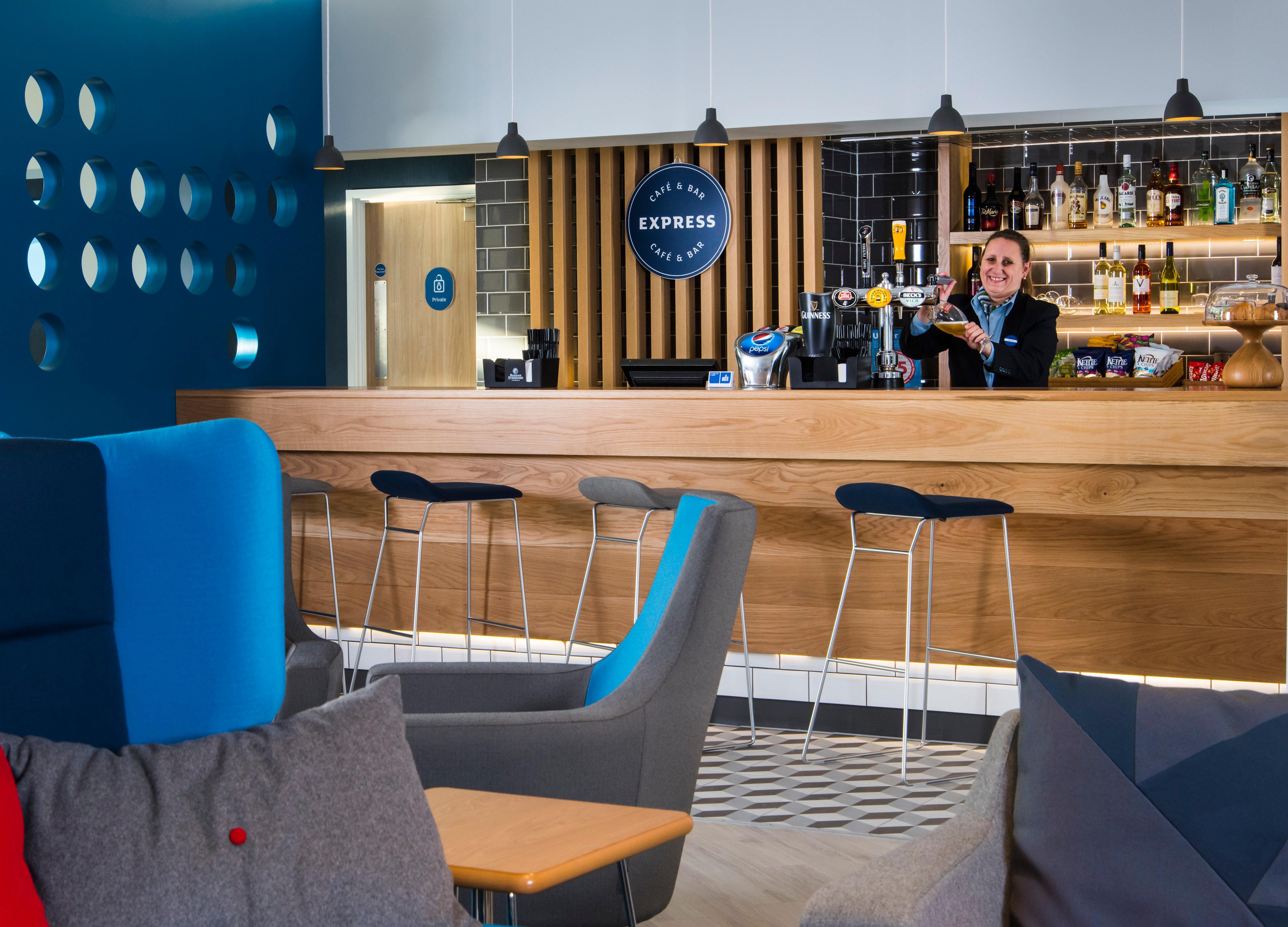 Holiday Inn Express Portsmouth - North By Ihg Екстериор снимка